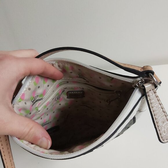 Guess crossbody purse - Picture 3 of 3